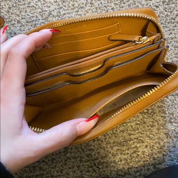 Michael Kors Wallet - Picture 2 of 3